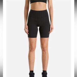 Arc'teryx Essent High Rise Short 8”- Size 4 black NWT